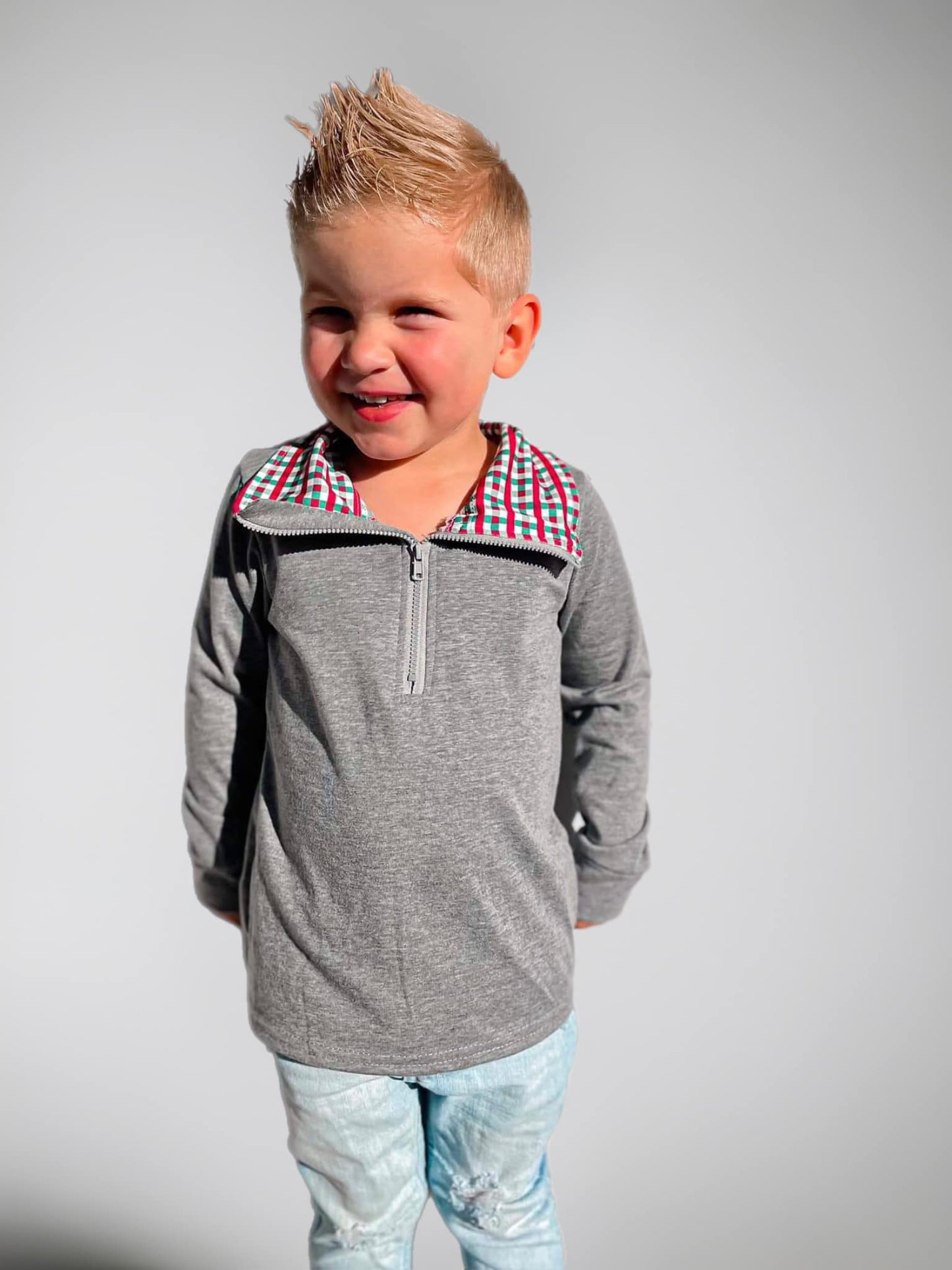 ᴡᴇᴇᴋʟʏ ᴘʀᴇ ᴏʀᴅᴇʀ Pullover- Grey with Red and Green Plaid Quarter Zip