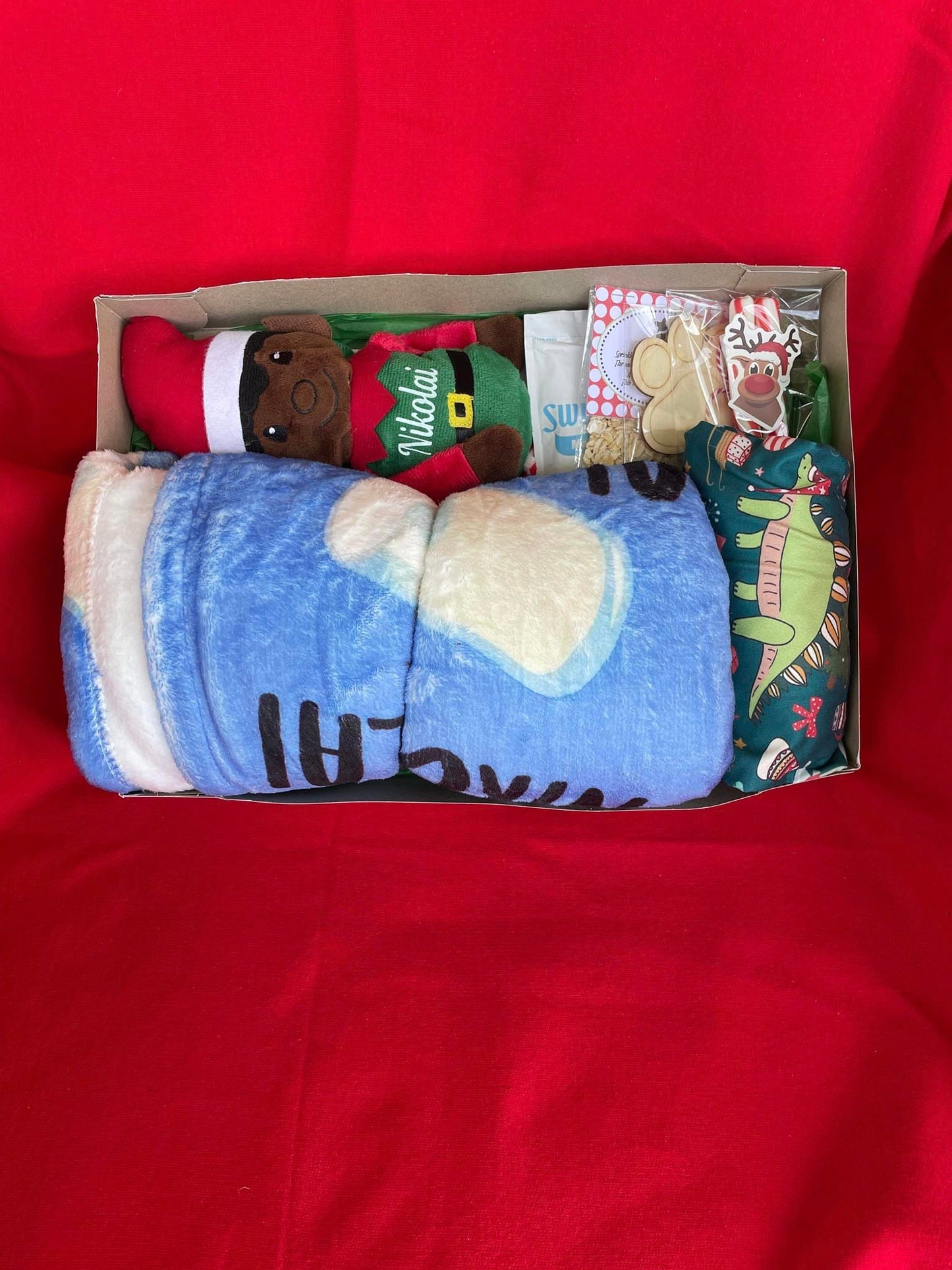 Basic Christmas Eve Box (30x40" Blanket/Personalized Gingerbread Plush/Pajamas)