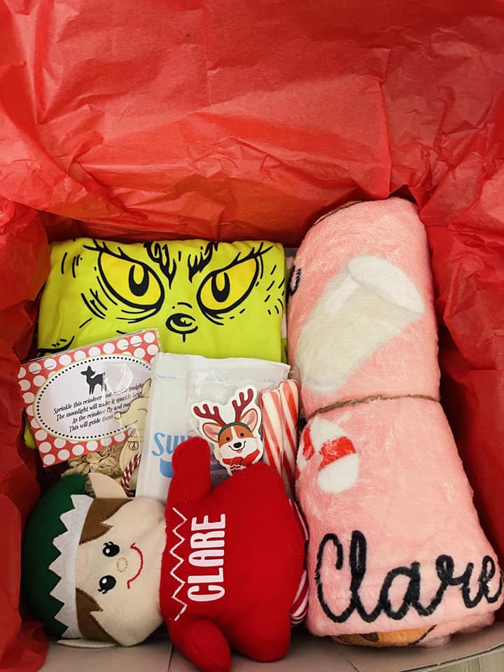 Basic Christmas Eve Box (30x40" Blanket/Personalized Gingerbread Plush/Pajamas)