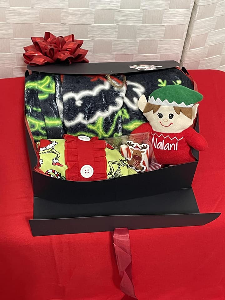 Basic Christmas Eve Box (30x40" Blanket/Personalized Gingerbread Plush/Pajamas)
