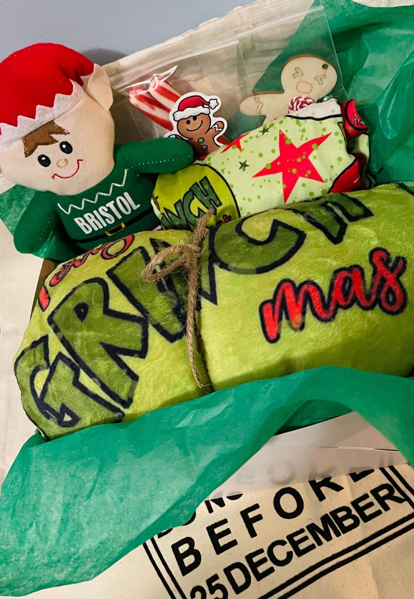 Basic Christmas Eve Box (30x40" Blanket/Personalized Gingerbread Plush/Pajamas)
